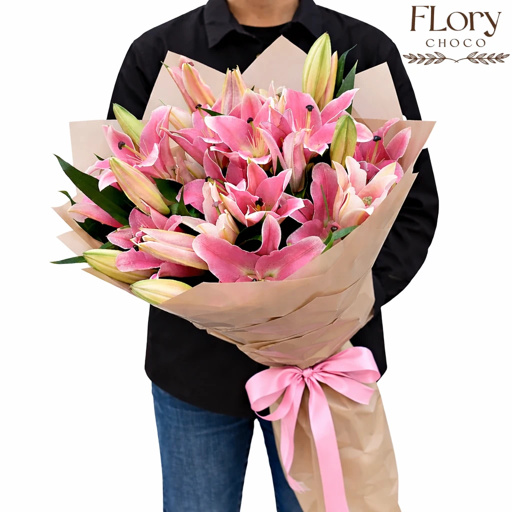 Elegant Anniversary Serenity Bouquet for last-minute anniversary floral gifts in Qatar.