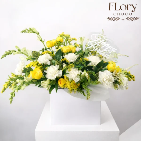 Whitelace Floral Box with yellow and white roses in a white box – quick flower delivery in Qatar.