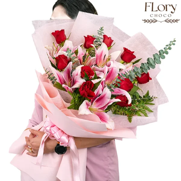 Buy Floréa Bouquet, last-minute Valentine gift delivery in Qatar, perfect romantic gift for her