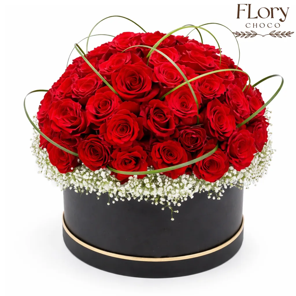 Valentine Love Box, perfect Valentine floral gift for her with delivery in Qatar.